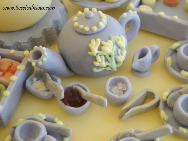 Teapot with cream and jam bowls, creamer, sugar bowl and sugar tong